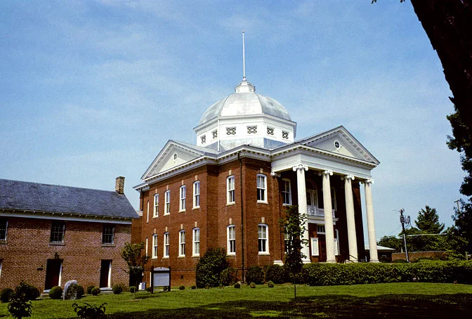 Louisa County Courthouse, photographed in 2004.